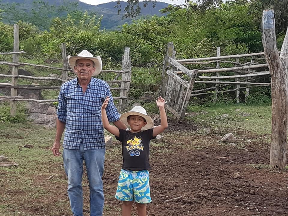 Disfrutando de la belleza del campo celebró Ancizar Perdomo y Jerónimo Mazorra.